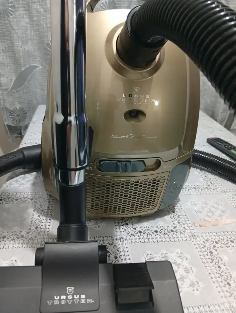 Aspiradora Ursus Trotter Silent Power Tech 1600W - 6