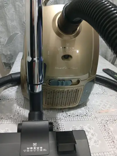 Aspiradora Ursus Trotter Silent Power Tech 1600W - miniatura 6