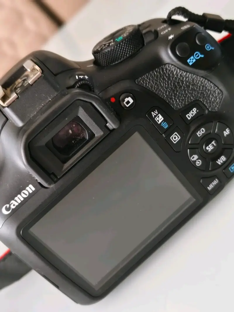 Cámara Canon EOS Rebel T6 DSLR - 4