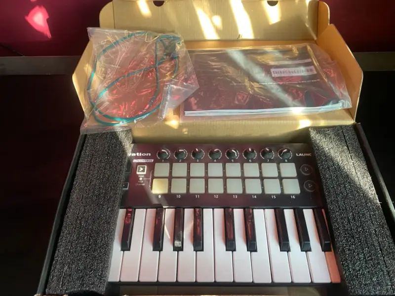 Controlador MIDI Novation Launchkey Mini para Ableton - 2
