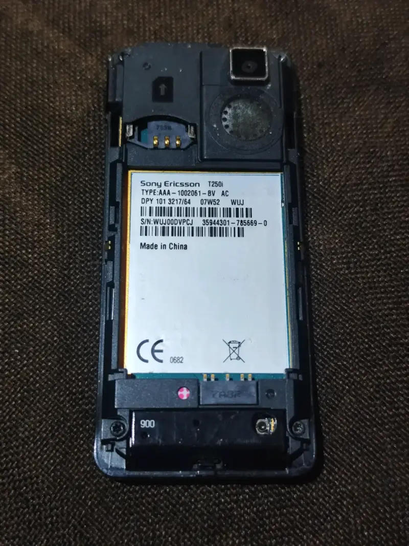 Sony Ericsson T250i - 3