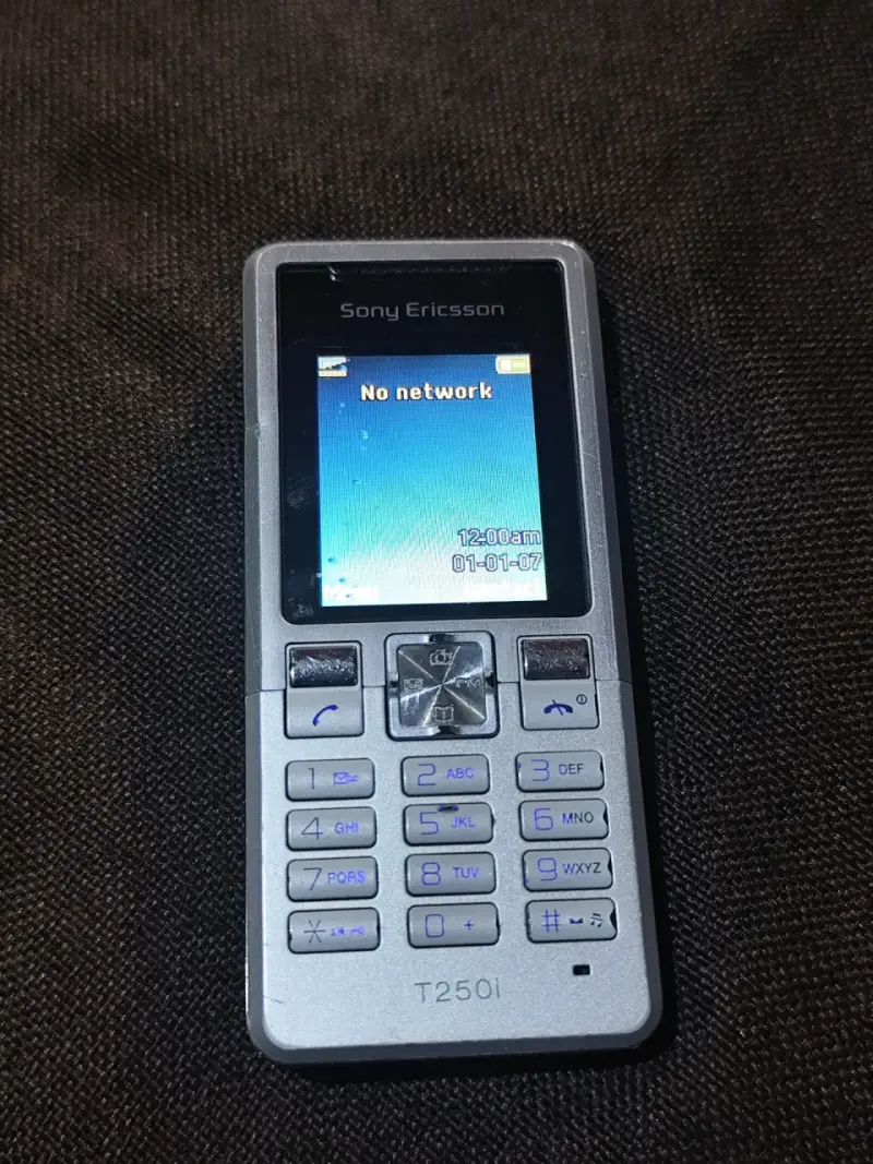 Sony Ericsson T250i - 5
