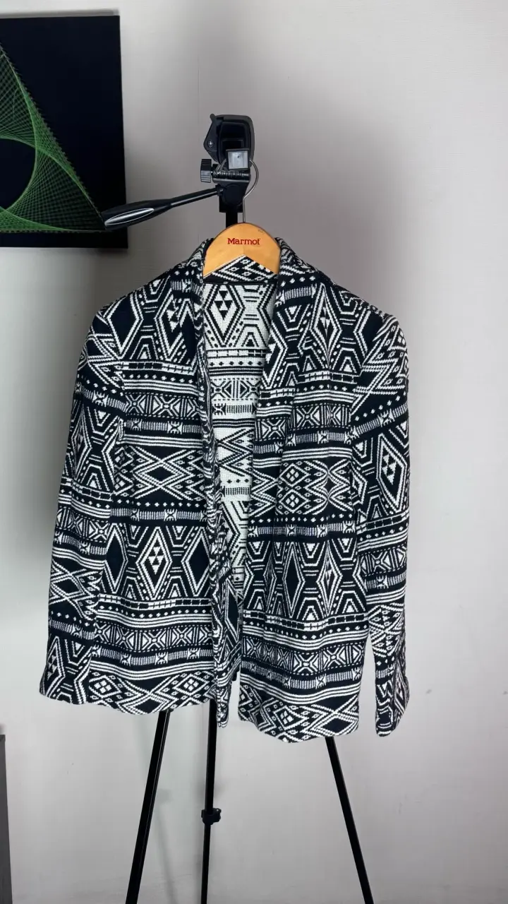 Chaqueta estampada en blanco y negro - 4