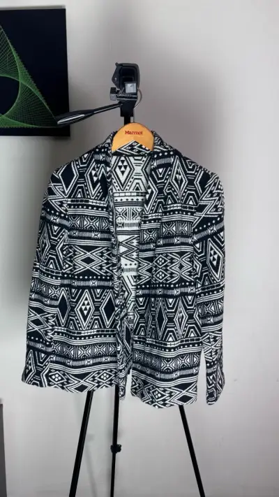 Chaqueta estampada en blanco y negro - miniatura 4