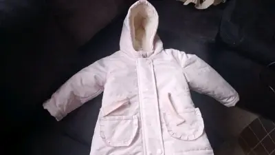 Abrigo de invierno para niña con capucha - miniatura 1