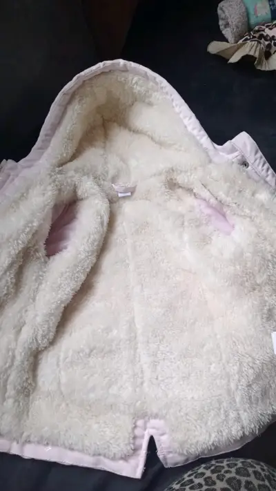 Abrigo de invierno para niña con capucha - miniatura 2