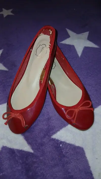 Bailarinas rojas de cuero con lazo - miniatura 1