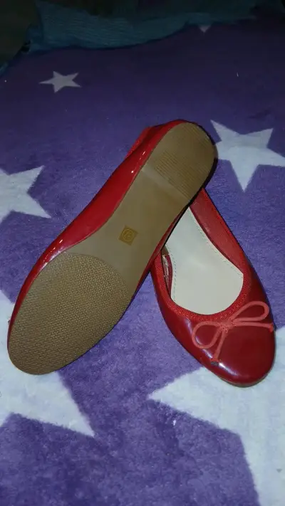 Bailarinas rojas de cuero con lazo - miniatura 2