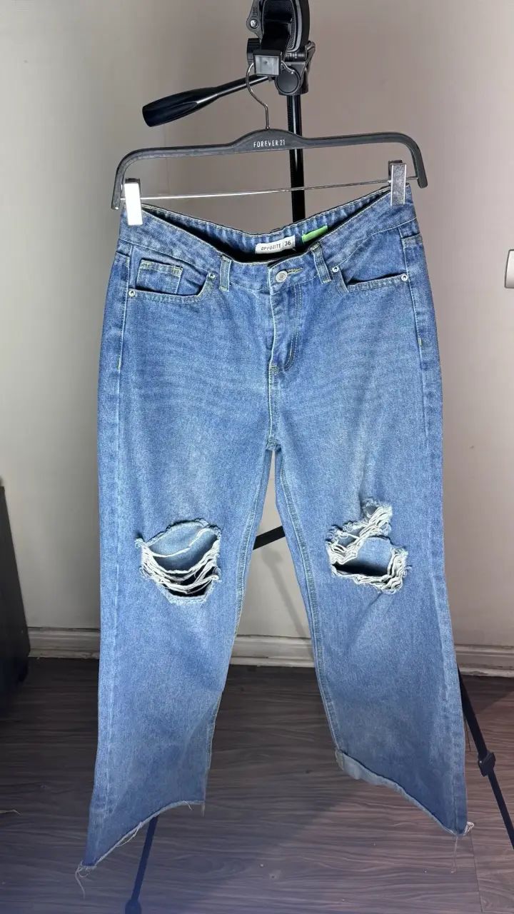 Jeans de mezclilla rasgados talla 36