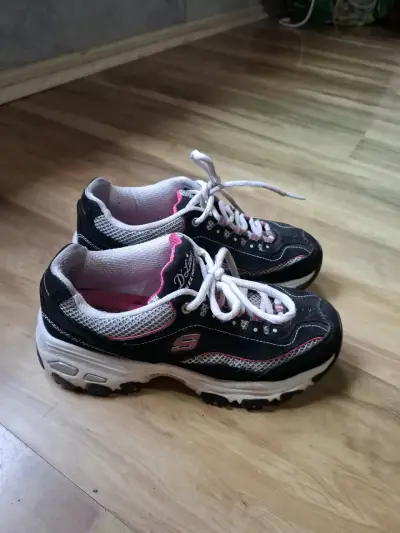 Zapatillas deportivas Skechers negras y rosadas para mujer - miniatura 1