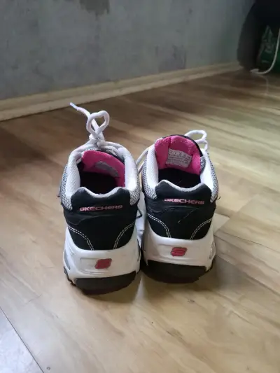 Zapatillas deportivas Skechers negras y rosadas para mujer - miniatura 3