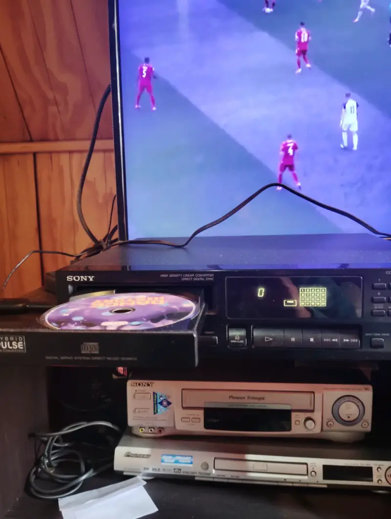 Parlante Polk Audio con Power Port y cd Sony - 3