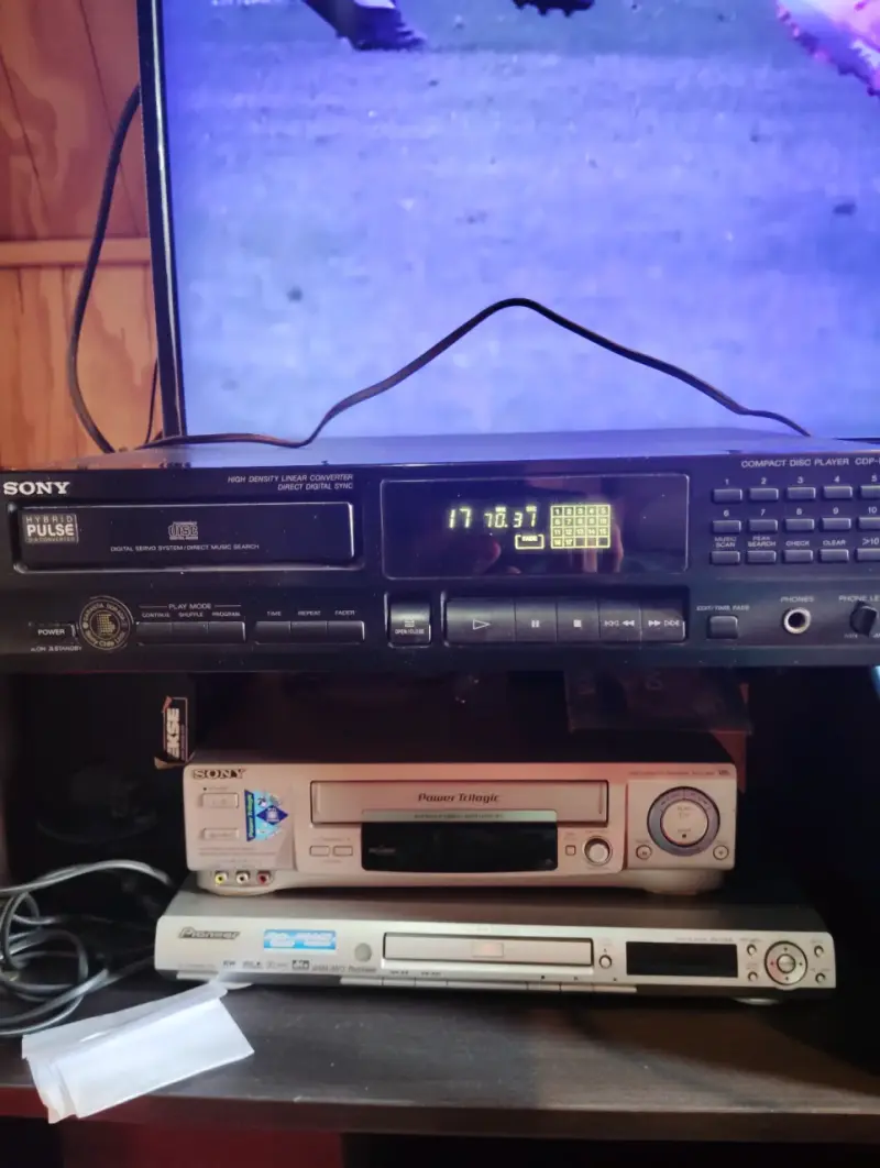 Parlante Polk Audio con Power Port y cd Sony - 4