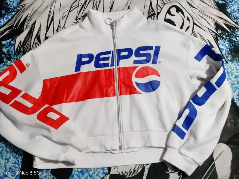 Chaqueta blanca con logo Pepsi
