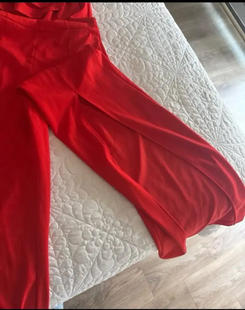 Enterito rojo Guess nuevo . - 3