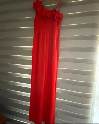 Enterito rojo Guess nuevo . - miniatura 4
