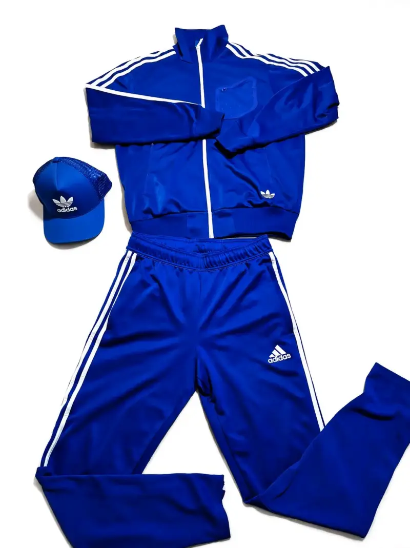 Conjunto deportivo azul Adidas con gorra - 1