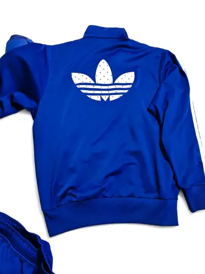 Conjunto deportivo azul Adidas con gorra - miniatura 2
