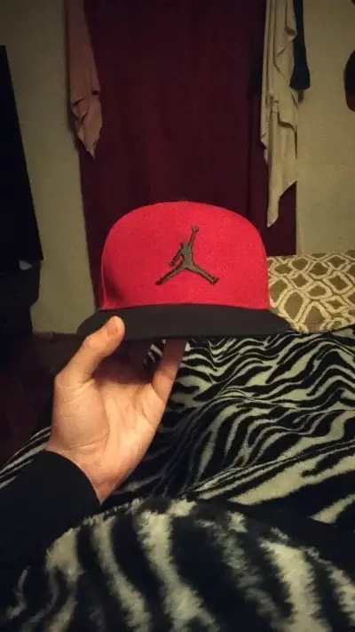 Gorra Jordan roja y negra con logo - miniatura 1