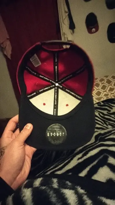 Gorra Jordan roja y negra con logo - miniatura 2