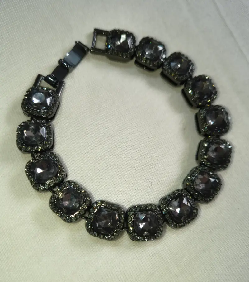 Conjunto de collar y pulsera con cristales negros - 2