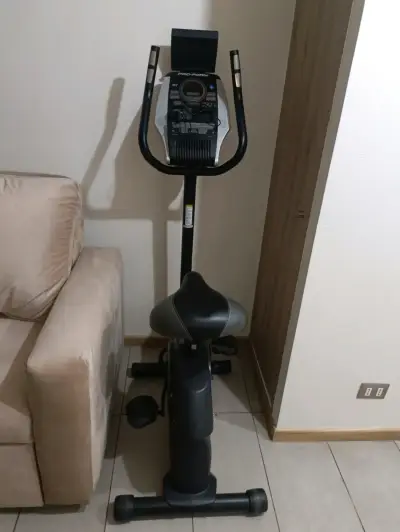 Bicicleta estática ProForm con pantalla LCD - miniatura 1