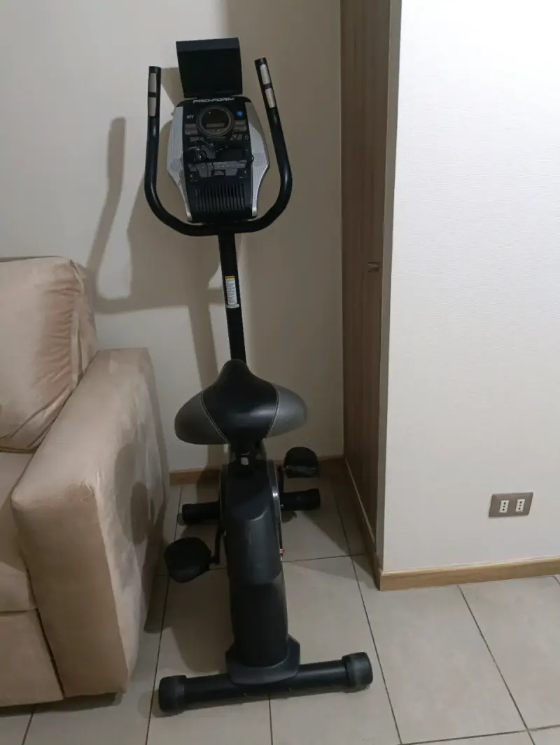 Bicicleta estática ProForm con pantalla LCD - 2