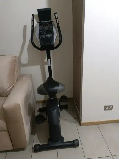 Bicicleta estática ProForm con pantalla LCD - miniatura 2