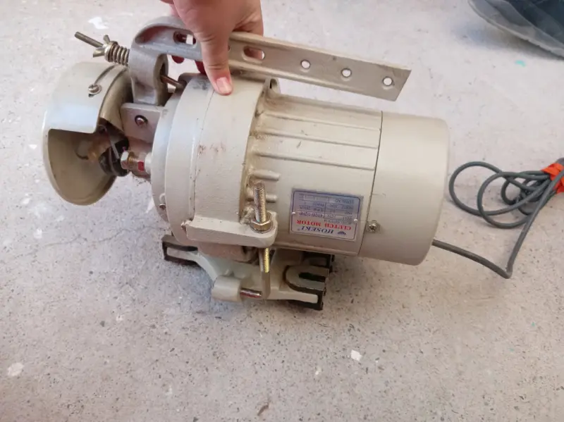 Motor de maquina de coser industrial - 1
