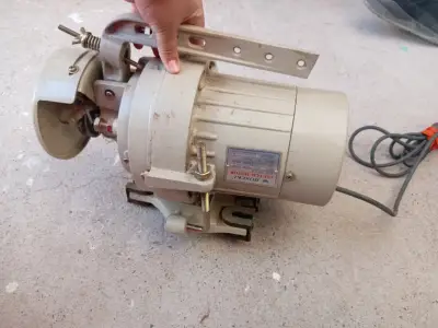 Motor de maquina de coser industrial - miniatura 1