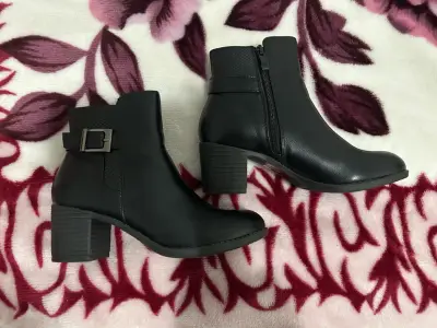 Botines Negros con taco marca Weide - miniatura 1