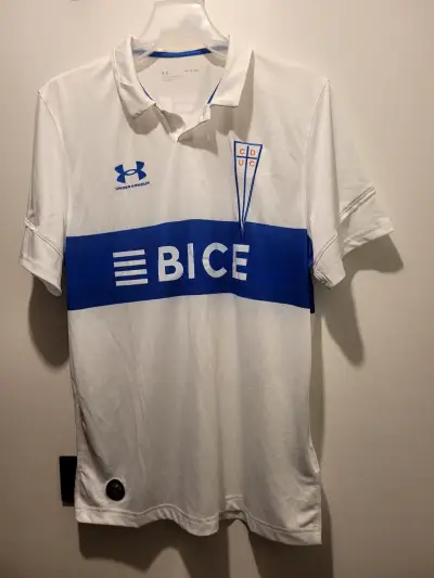 Camiseta U. Católica Under Armour 2023 (Original) - miniatura 1