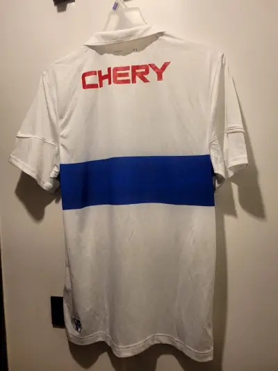 Camiseta U. Católica Under Armour 2023 (Original) - miniatura 2