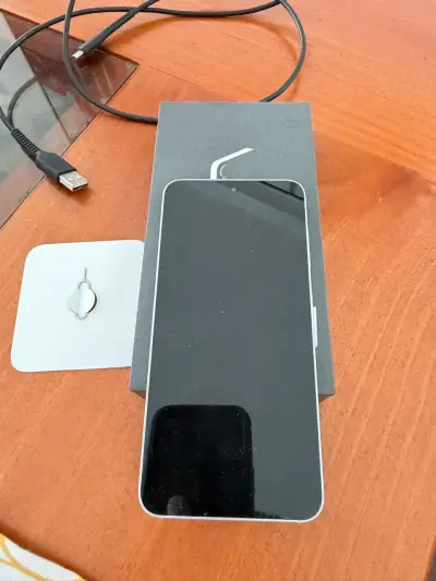 Smartphone Galaxy S25  con todos sus accesorios - miniatura 2