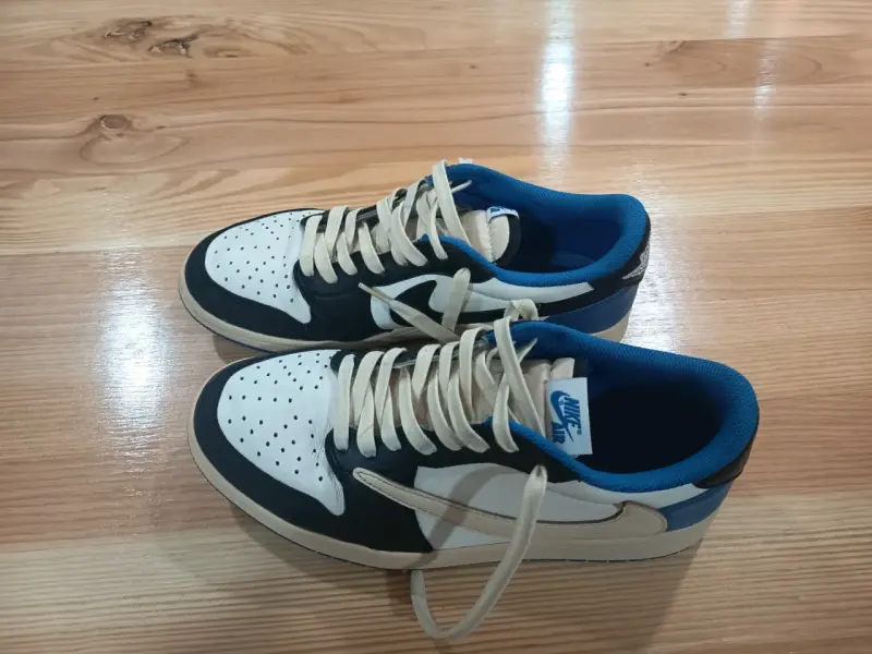 Air Jordan 1 Low Fragment x Travis Scott - 2