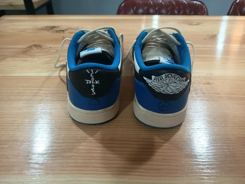 Air Jordan 1 Low Fragment x Travis Scott - 4