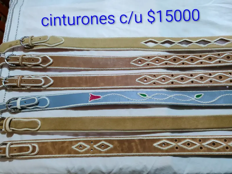 Cinturones de cuero artesanales variados - 2