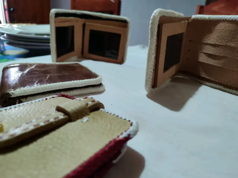 Cinturones de cuero artesanales variados - 5