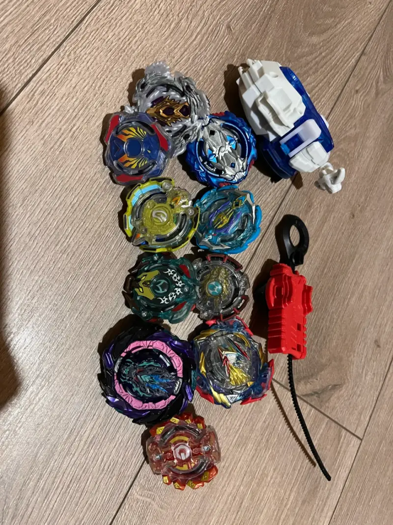 Set de Beyblade con lanzador automático - 1