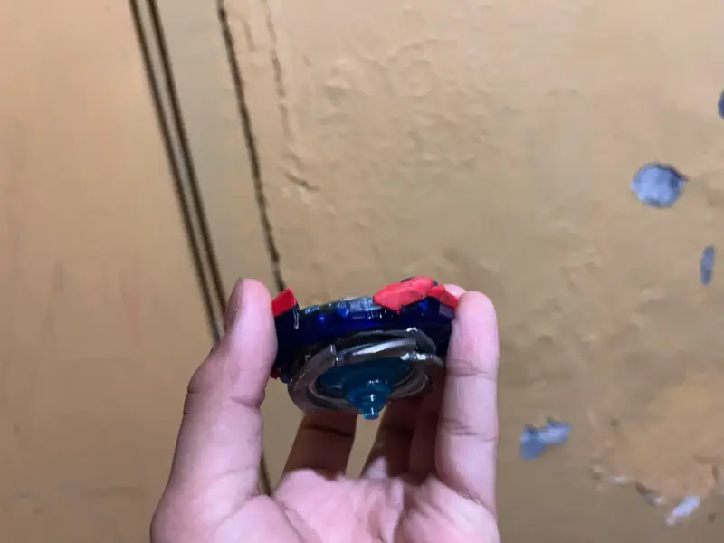 Set de Beyblade con lanzador automático - 3