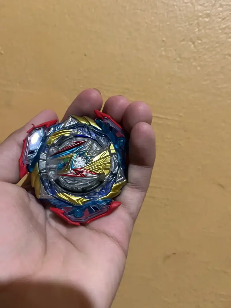 Set de Beyblade con lanzador automático - 4