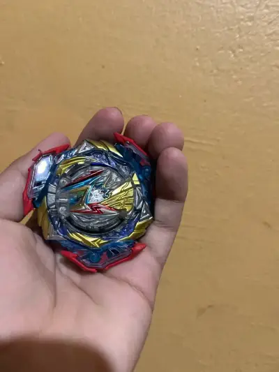 Set de Beyblade con lanzador automático - miniatura 4