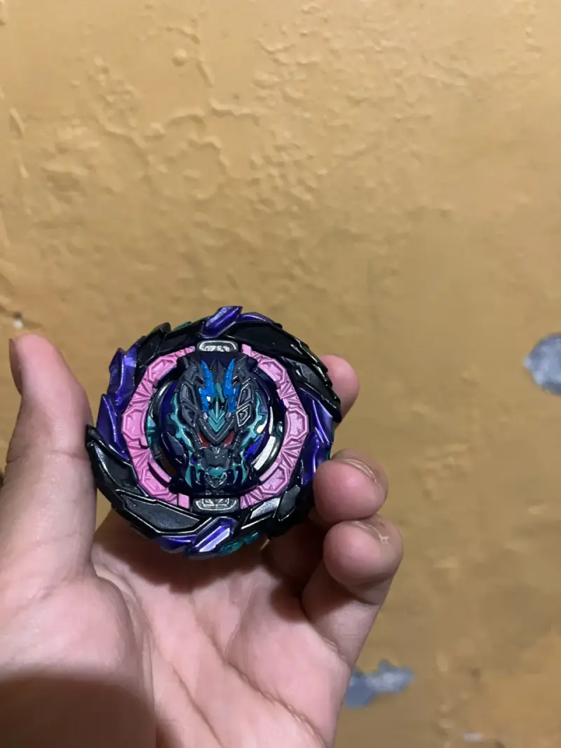 Set de Beyblade con lanzador automático - 5