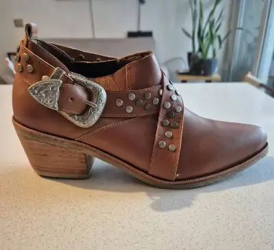 Botines 100% cuero Nuevos T36 - miniatura 1