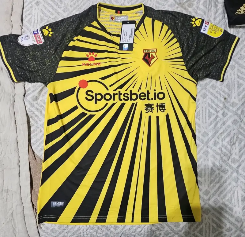 Camiseta de fútbol Watford FC amarilla y negra - 1