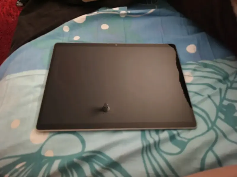 Tablet Microsoft Surface con teclado desmontable - 1