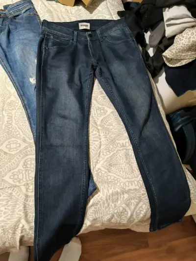 Jeans de mezclilla para hombre en varios tonos - miniatura 2