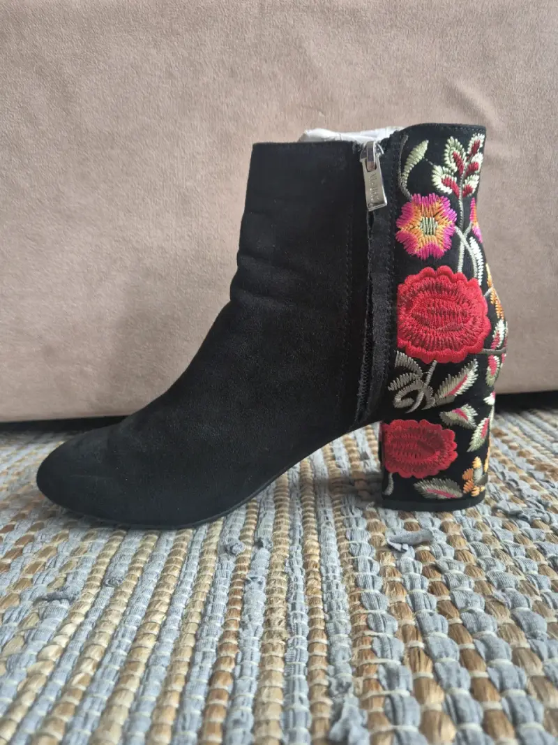 Botines Simil Gamuza Bordados - 2
