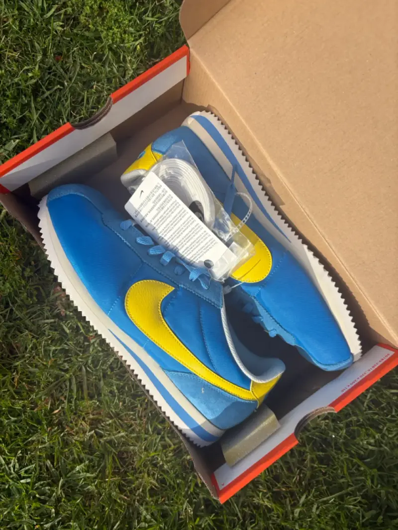 Zapatillas deportivas Nike Cortez azul y amarillo - 1