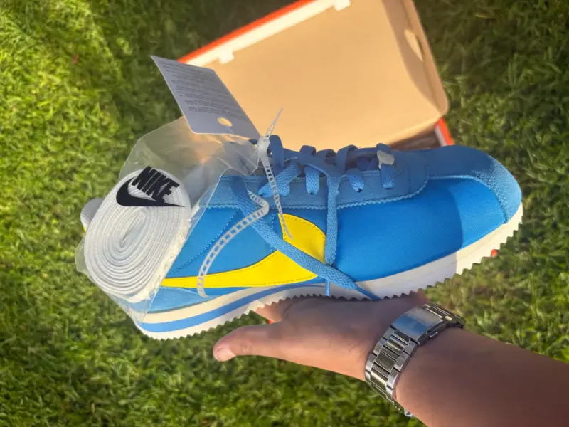 Zapatillas deportivas Nike Cortez azul y amarillo - 3